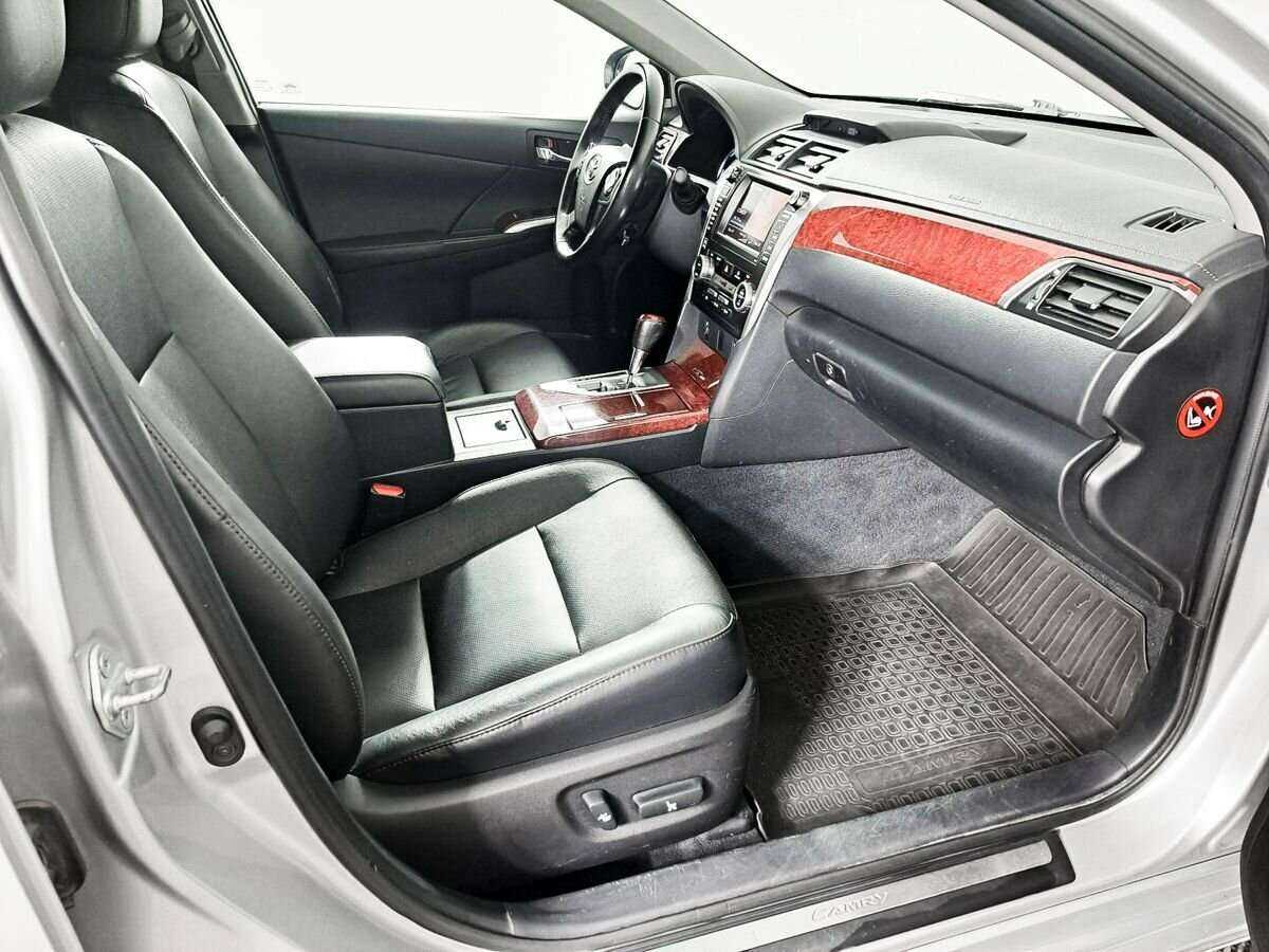 Toyota Camry с пробегом — 2014 год. Фото: #6