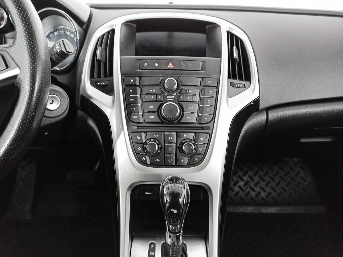 Opel Astra с пробегом — 2014 год. Фото: #12