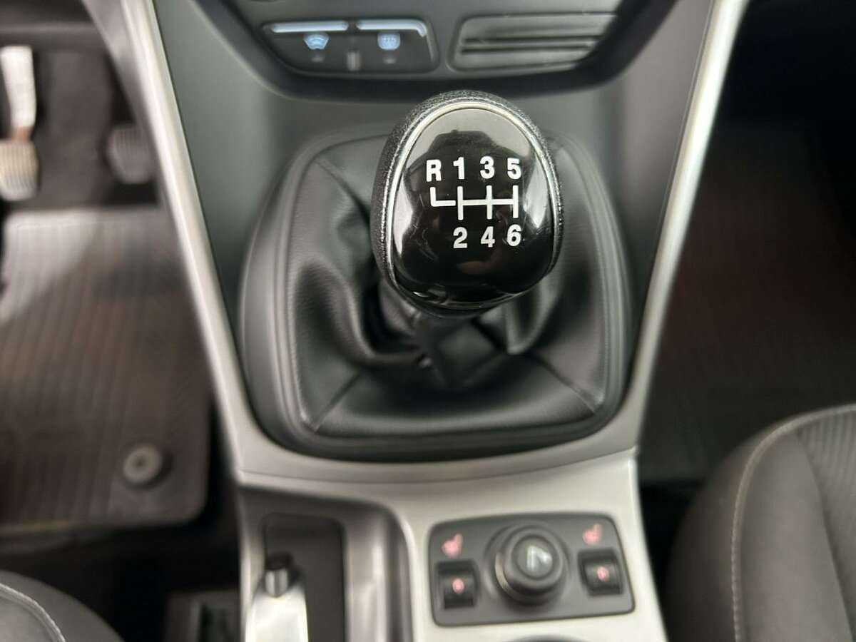 Ford Kuga с пробегом — 2015 год. Фото: #12