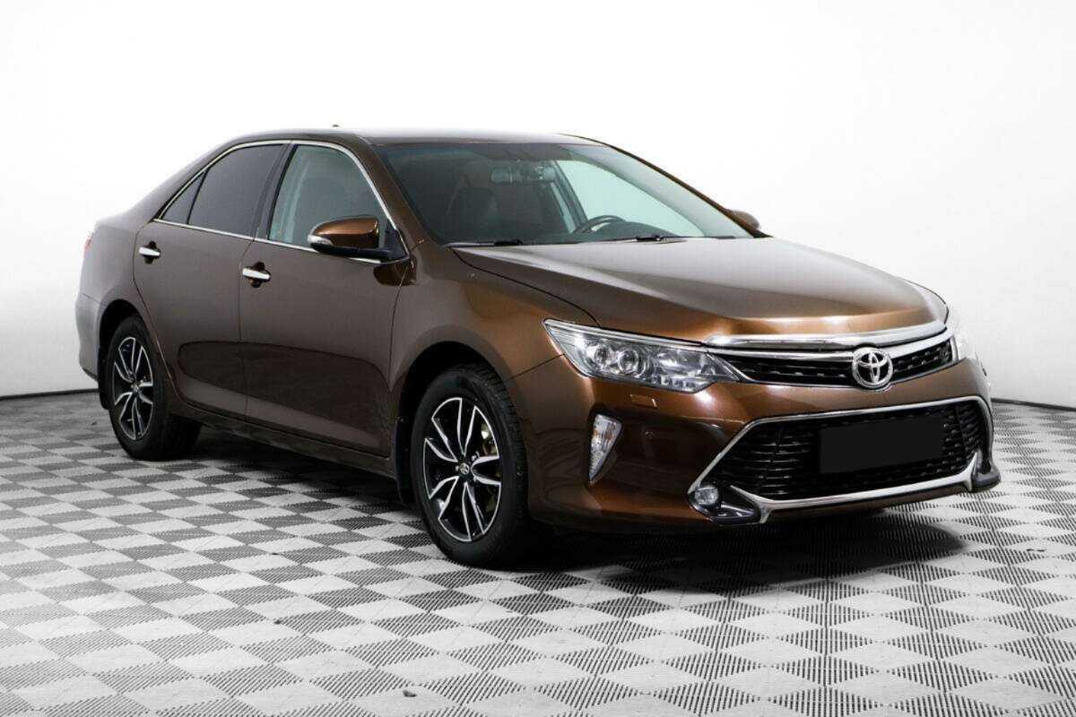 Toyota Camry с пробегом — 2017 год. Фото: #2