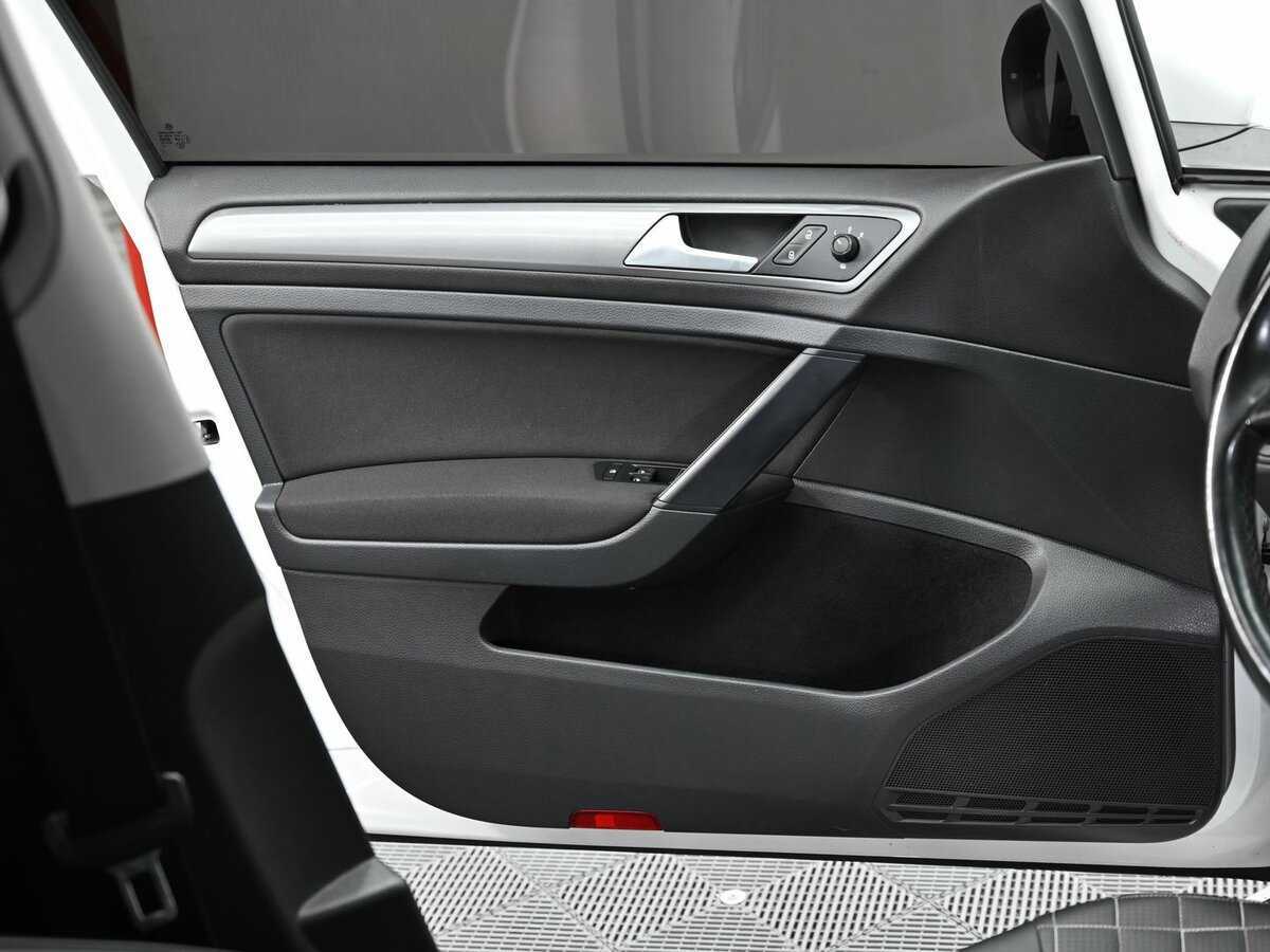 Volkswagen Golf с пробегом — 2013 год. Фото: #5