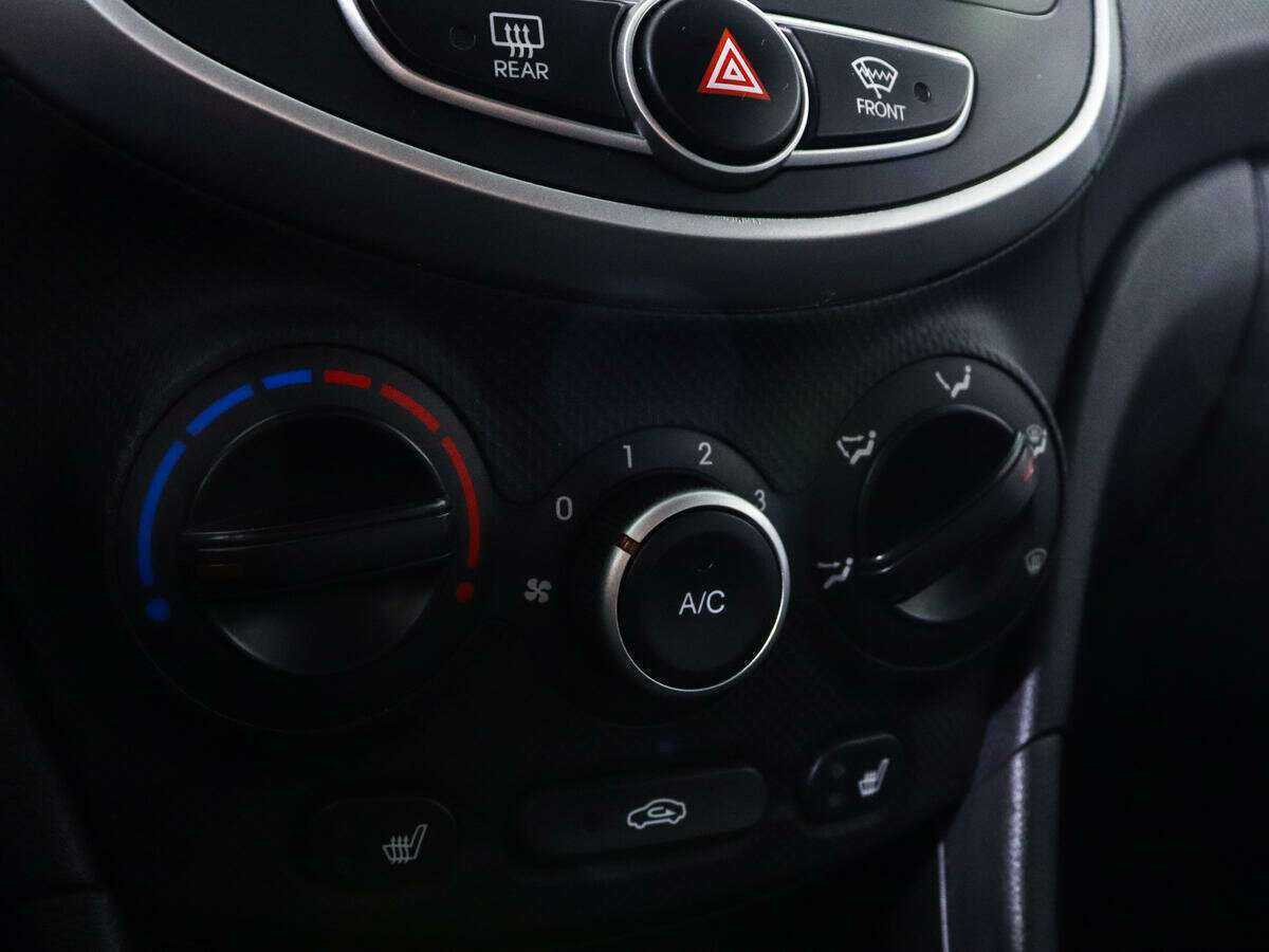 Hyundai Solaris с пробегом — 2013 год. Фото: #13