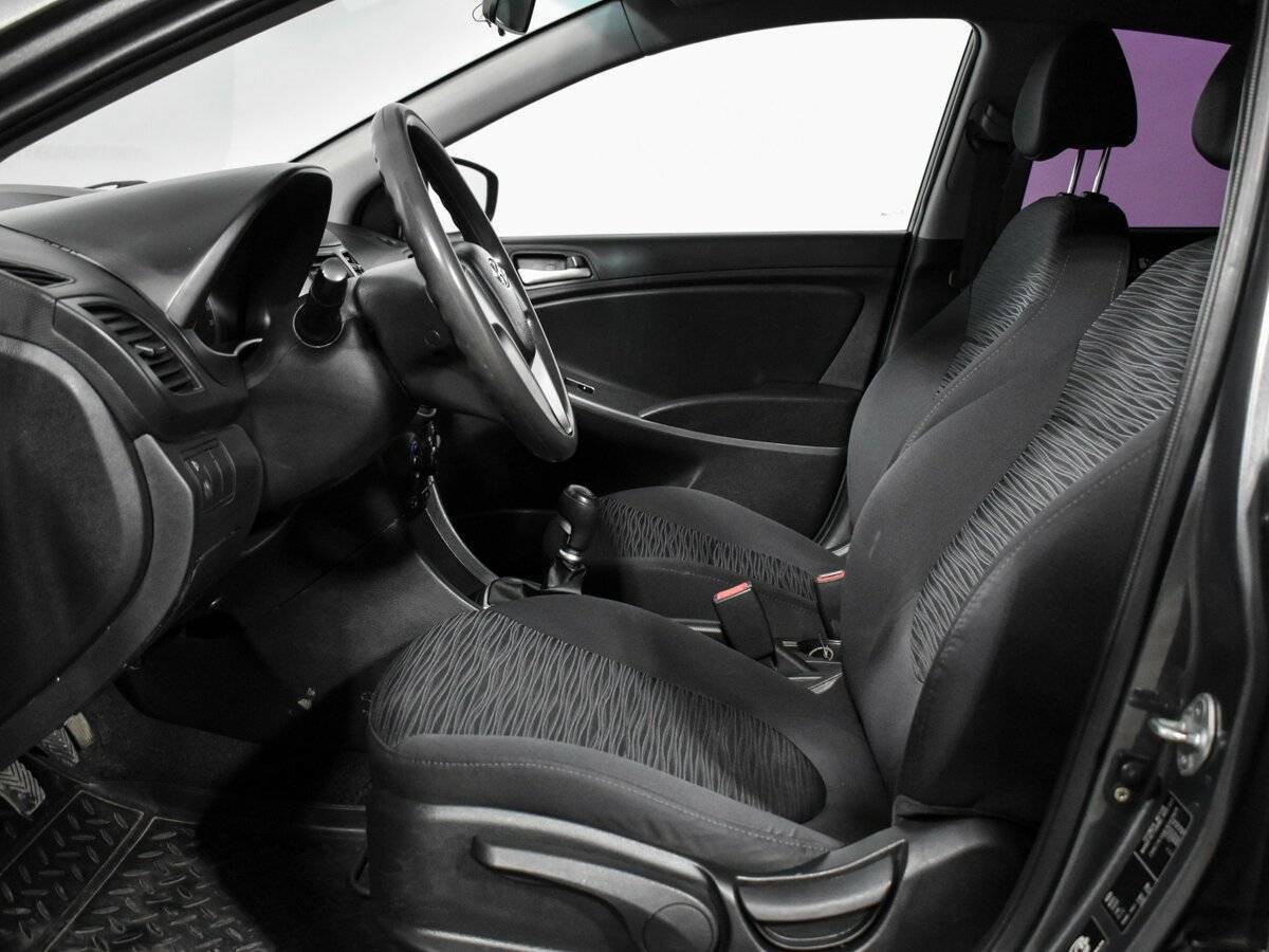 Hyundai Solaris с пробегом — 2014 год. Фото: #9