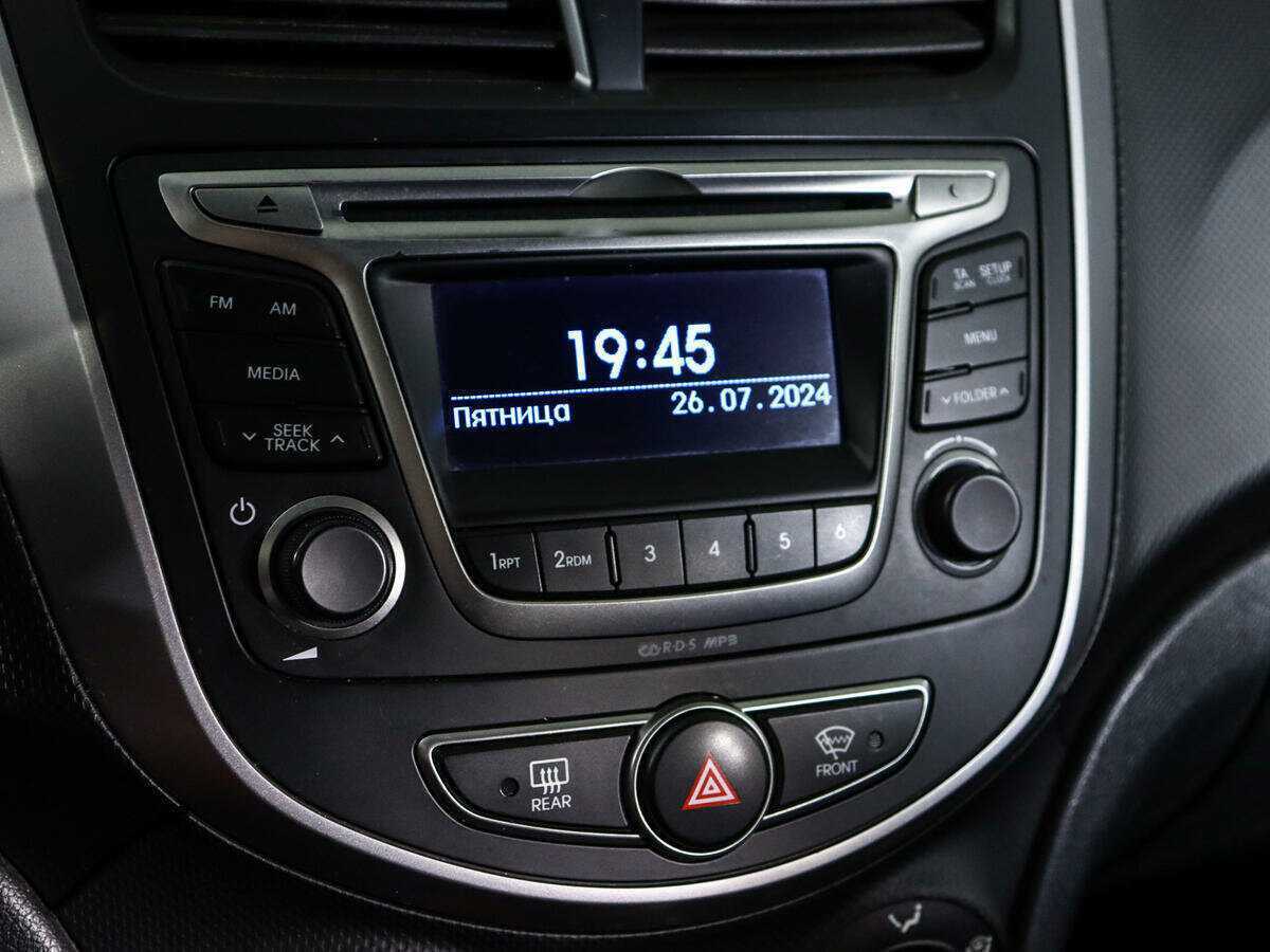 Hyundai Solaris с пробегом — 2015 год. Фото: #18