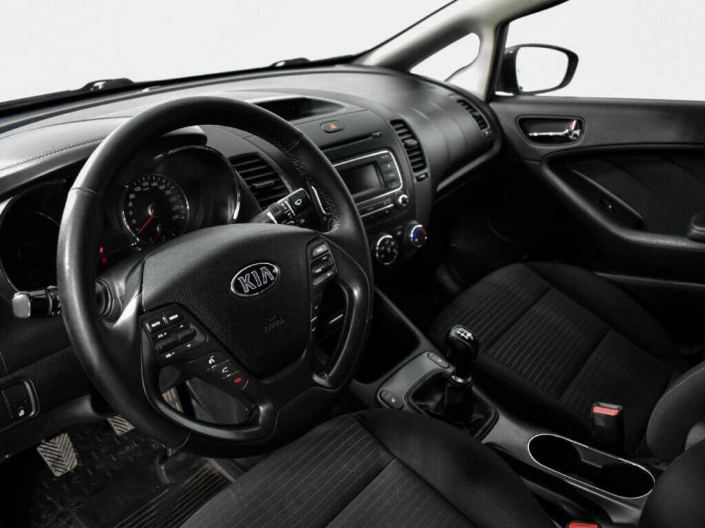 Kia Cerato с пробегом — 2015 год. Фото: #8