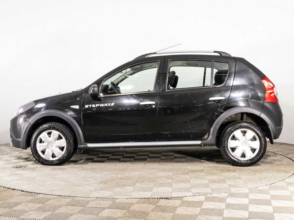 Renault Sandero с пробегом — 2013 год. Фото: #7