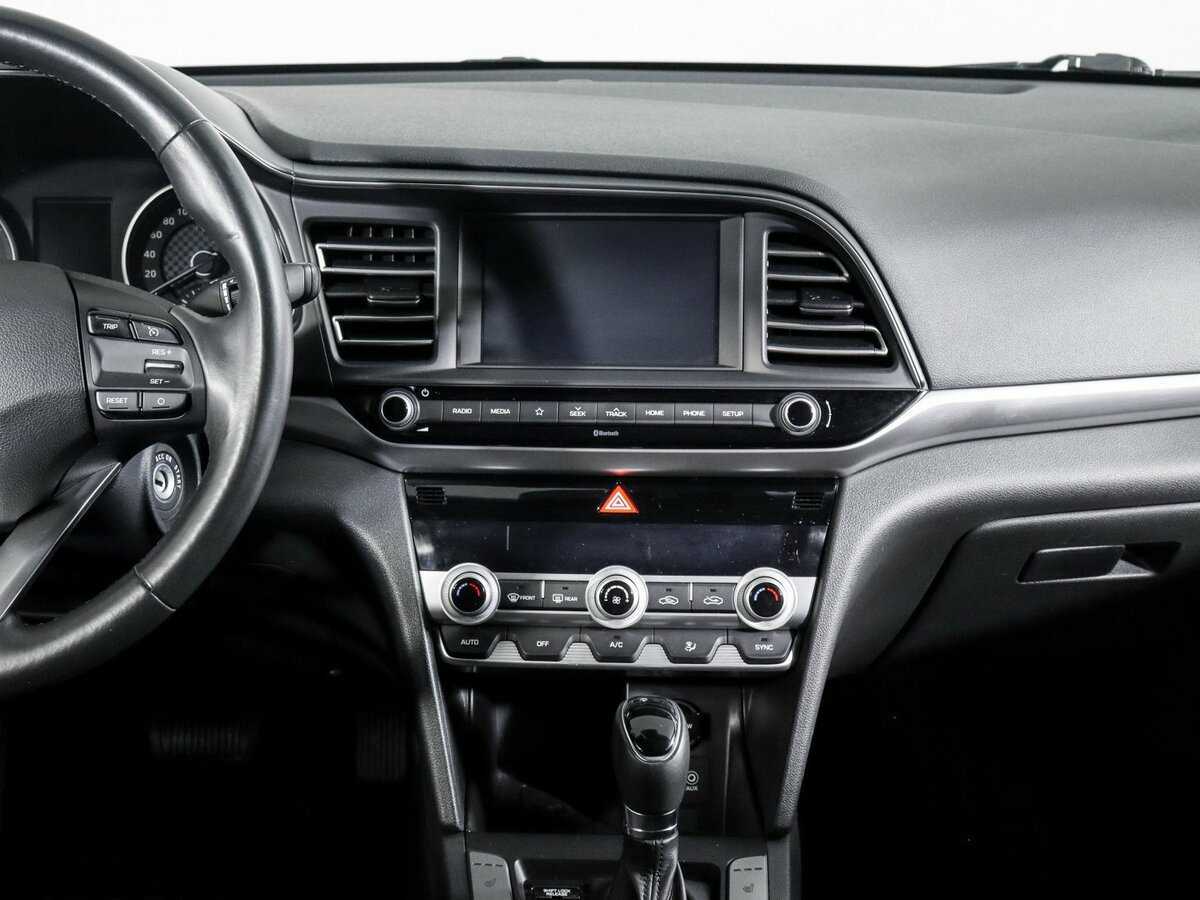 Hyundai Elantra с пробегом — 2020 год. Фото: #12