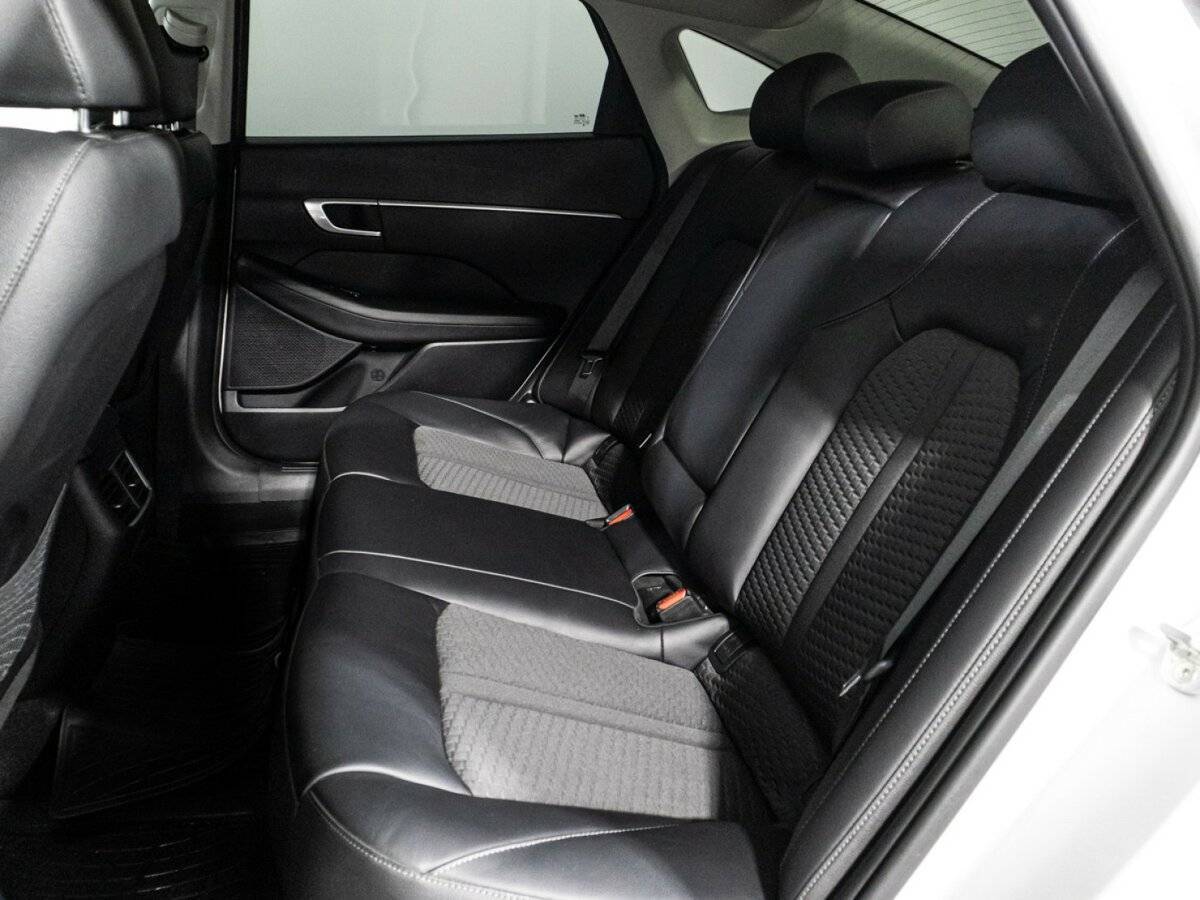 Hyundai Sonata с пробегом — 2020 год. Фото: #9