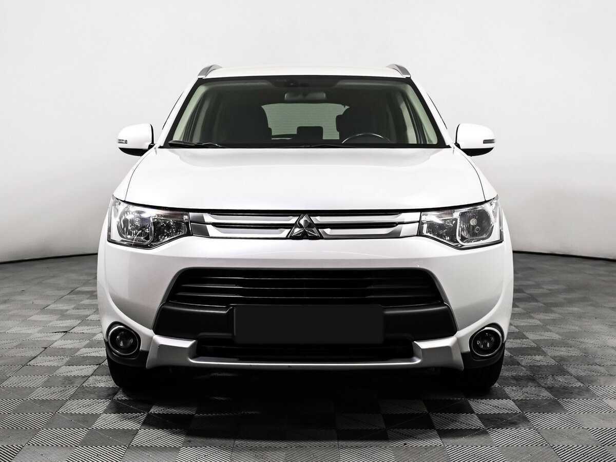 Mitsubishi Outlander с пробегом — 2014 год. Фото: #1
