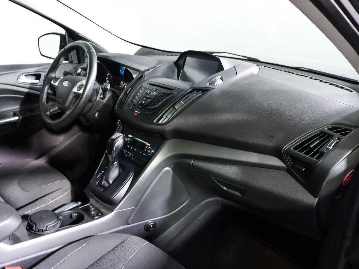 Ford Kuga с пробегом — 2015 год. Фото: #7