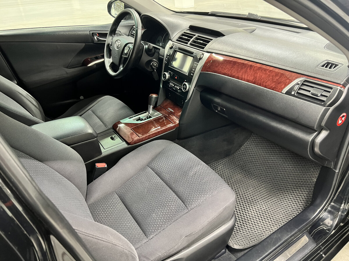 Toyota Camry с пробегом — 2013 год. Фото: #10