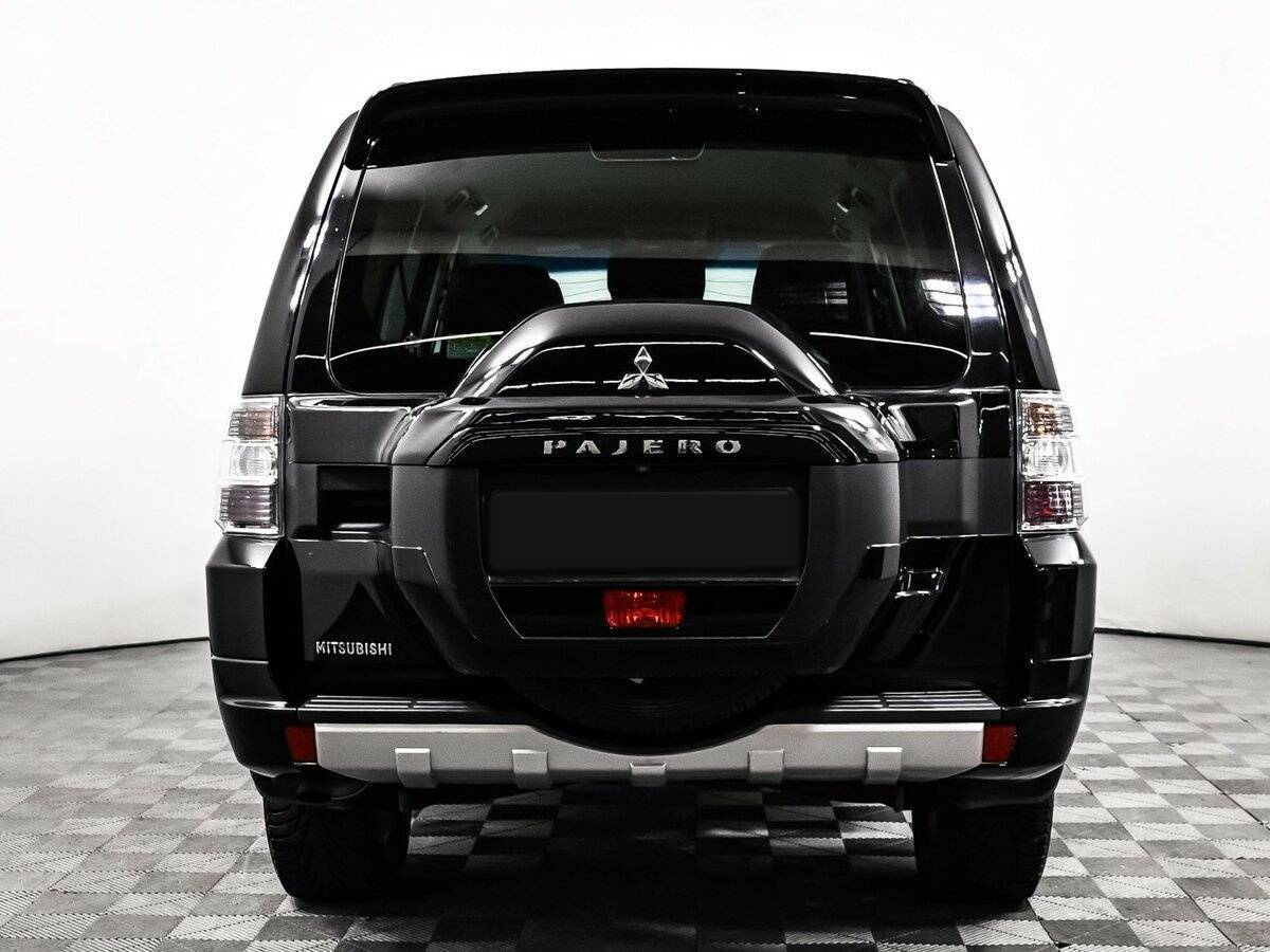 Mitsubishi Pajero с пробегом — 2015 год. Фото: #5
