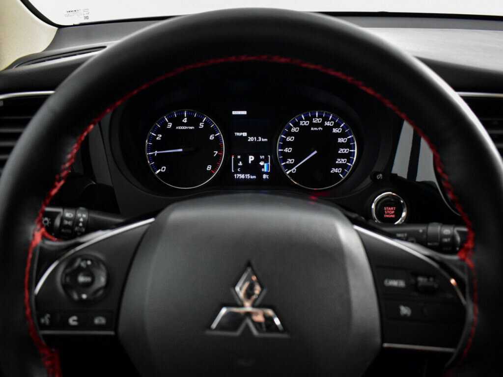 Mitsubishi Outlander с пробегом — 2017 год. Фото: #17