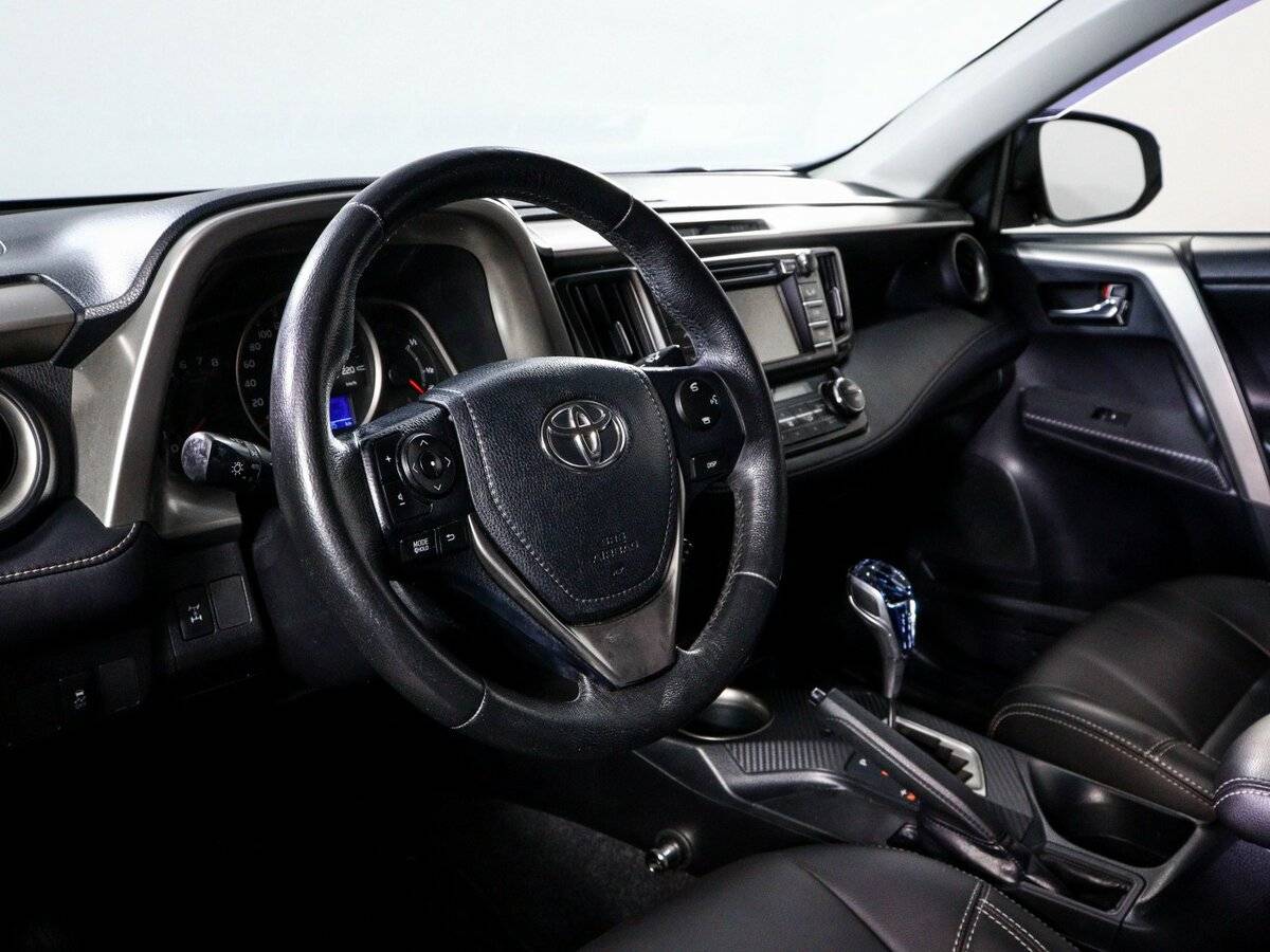 Toyota RAV4 с пробегом — 2013 год. Фото: #13