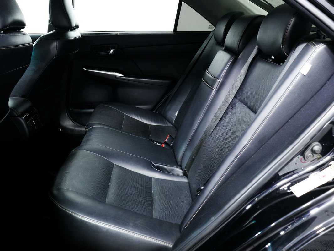 Toyota Camry с пробегом — 2015 год. Фото: #11