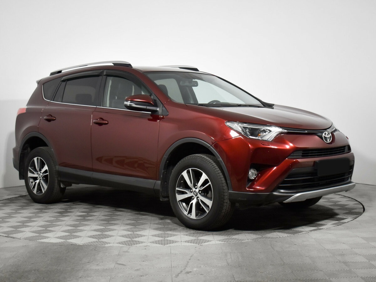 Toyota RAV4 с пробегом — 2016 год. Фото: #2