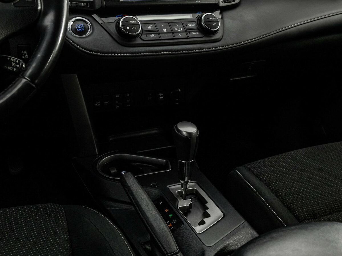 Toyota RAV4 с пробегом — 2018 год. Фото: #10