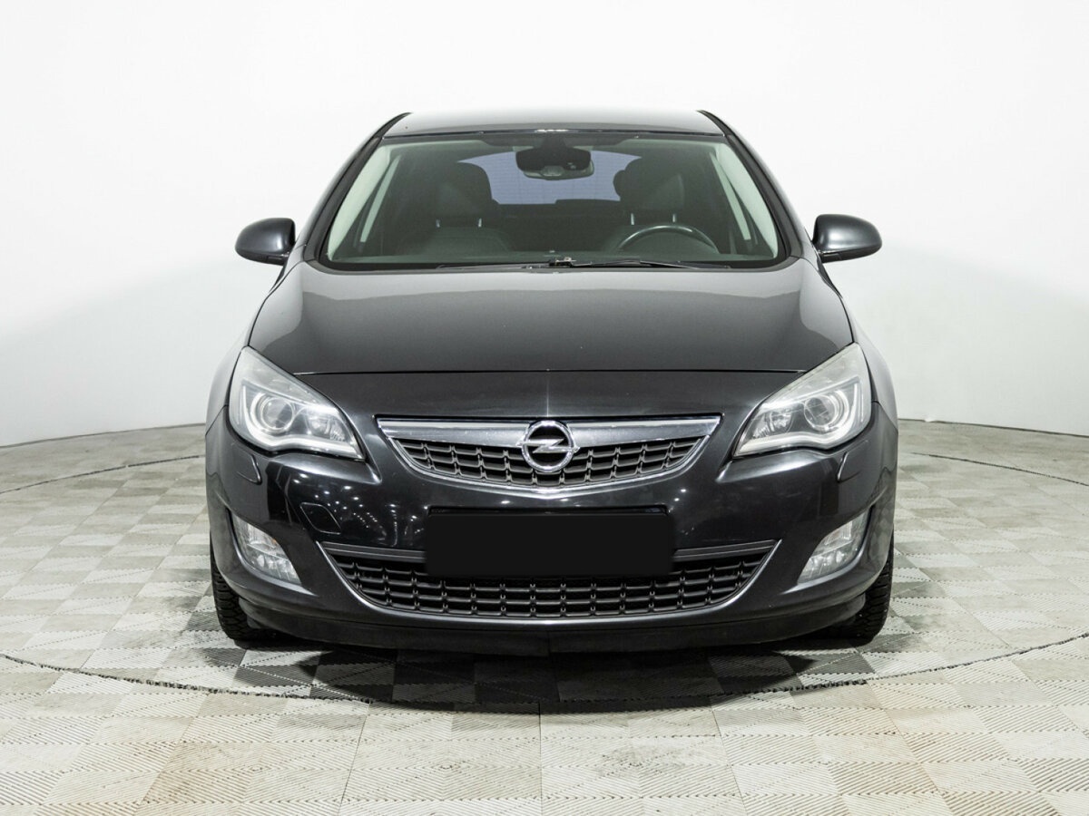 Opel Astra с пробегом — 2012 год. Фото: #1