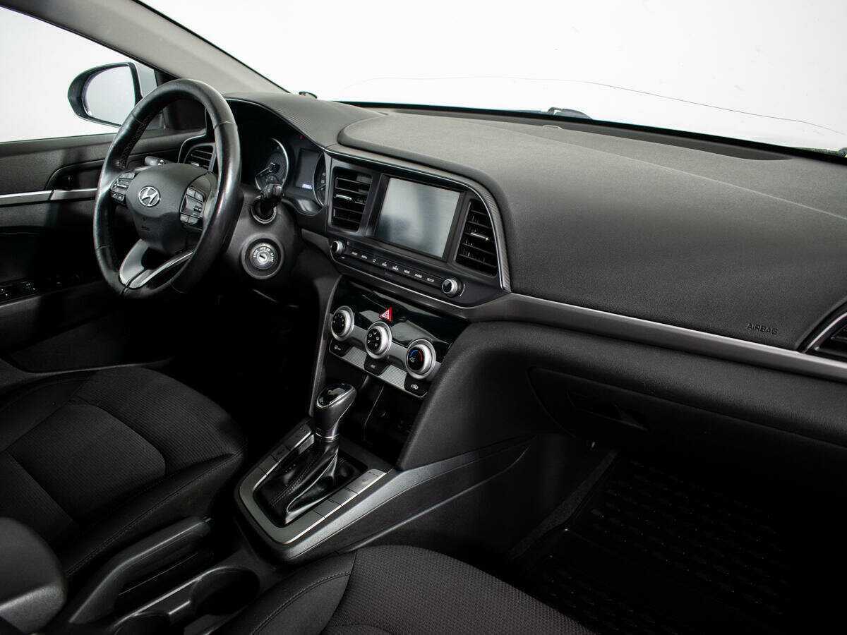 Hyundai Elantra с пробегом — 2019 год. Фото: #8
