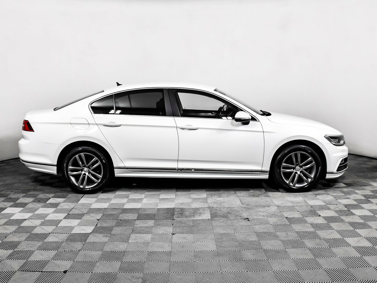 Volkswagen Passat с пробегом — 2018 год. Фото: #3