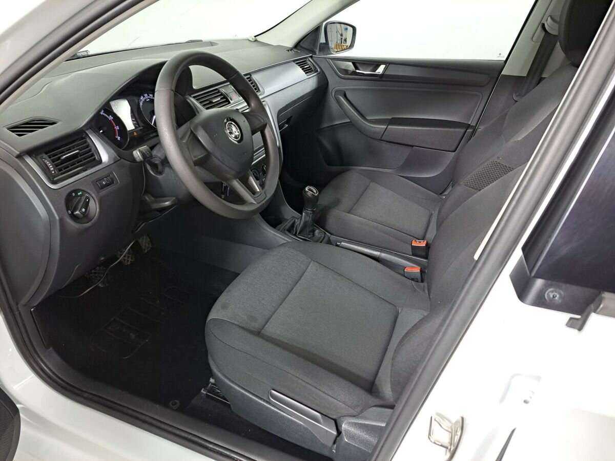 Skoda Rapid с пробегом — 2017 год. Фото: #15