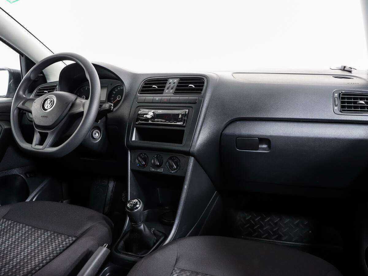 Volkswagen Polo с пробегом — 2018 год. Фото: #8