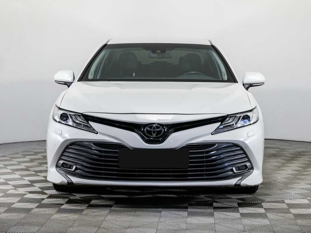 Toyota Camry с пробегом — 2018 год. Фото: #1