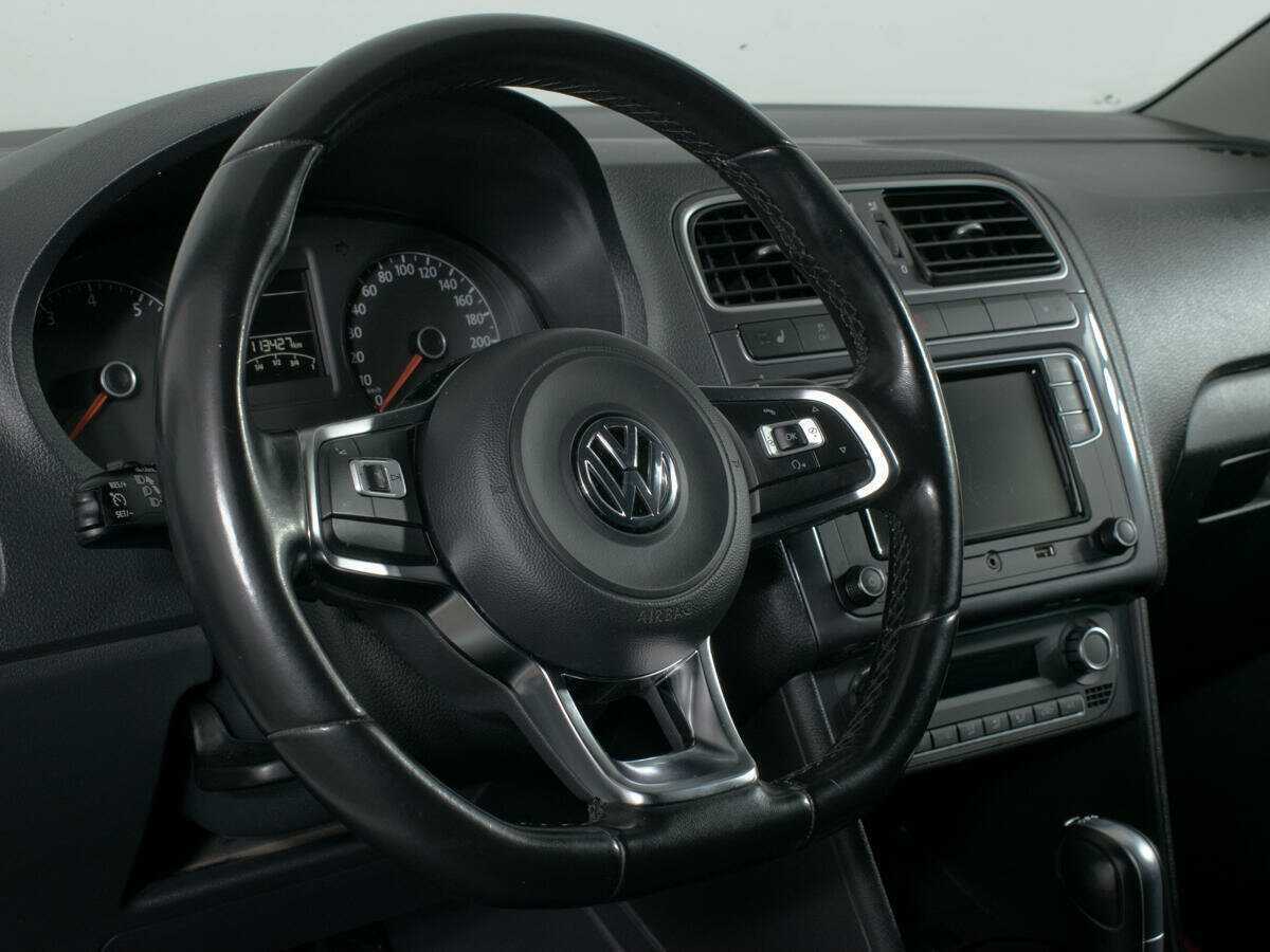 Volkswagen Polo с пробегом — 2019 год. Фото: #13