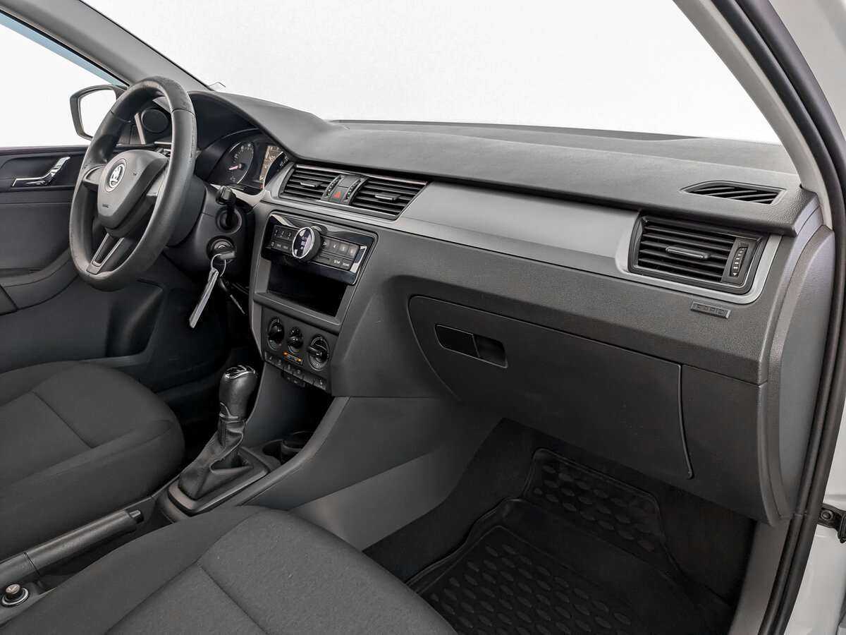 Skoda Rapid с пробегом — 2017 год. Фото: #9
