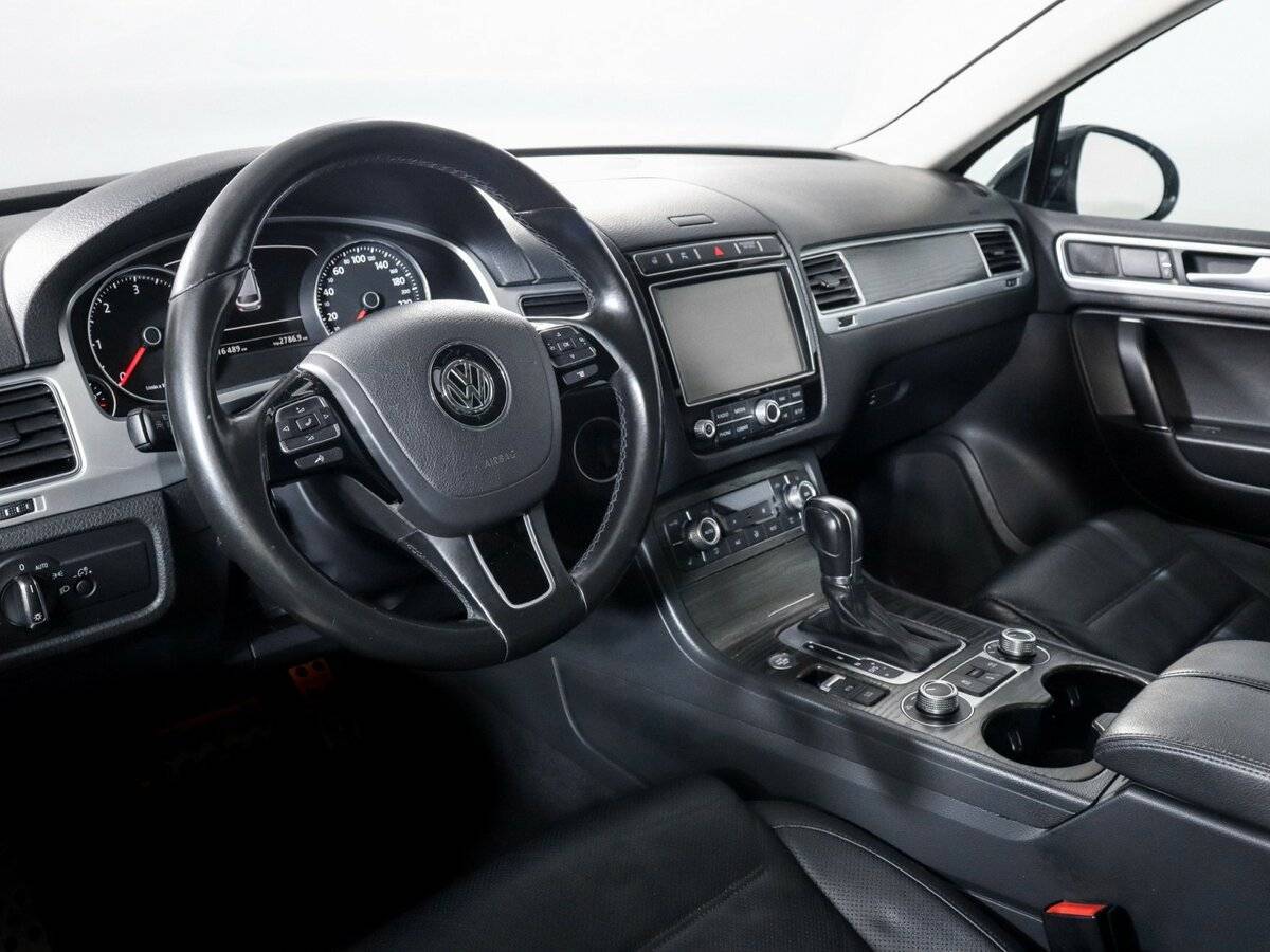 Volkswagen Touareg с пробегом — 2015 год. Фото: #12