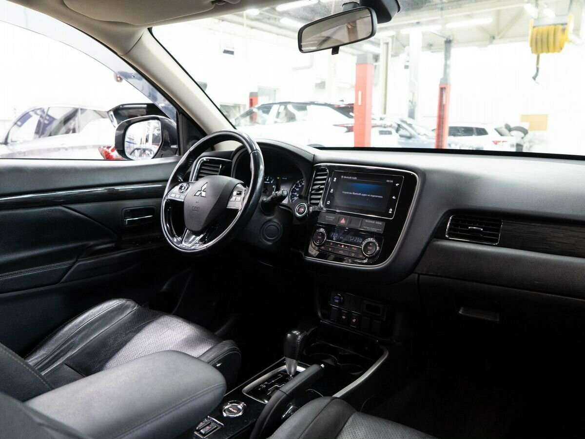 Mitsubishi Outlander с пробегом — 2017 год. Фото: #16