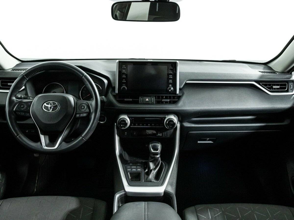 Toyota RAV4 с пробегом — 2020 год. Фото: #12