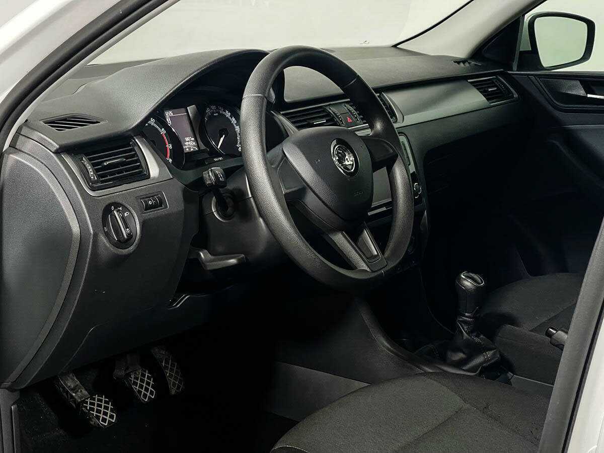 Skoda Rapid с пробегом — 2019 год. Фото: #10