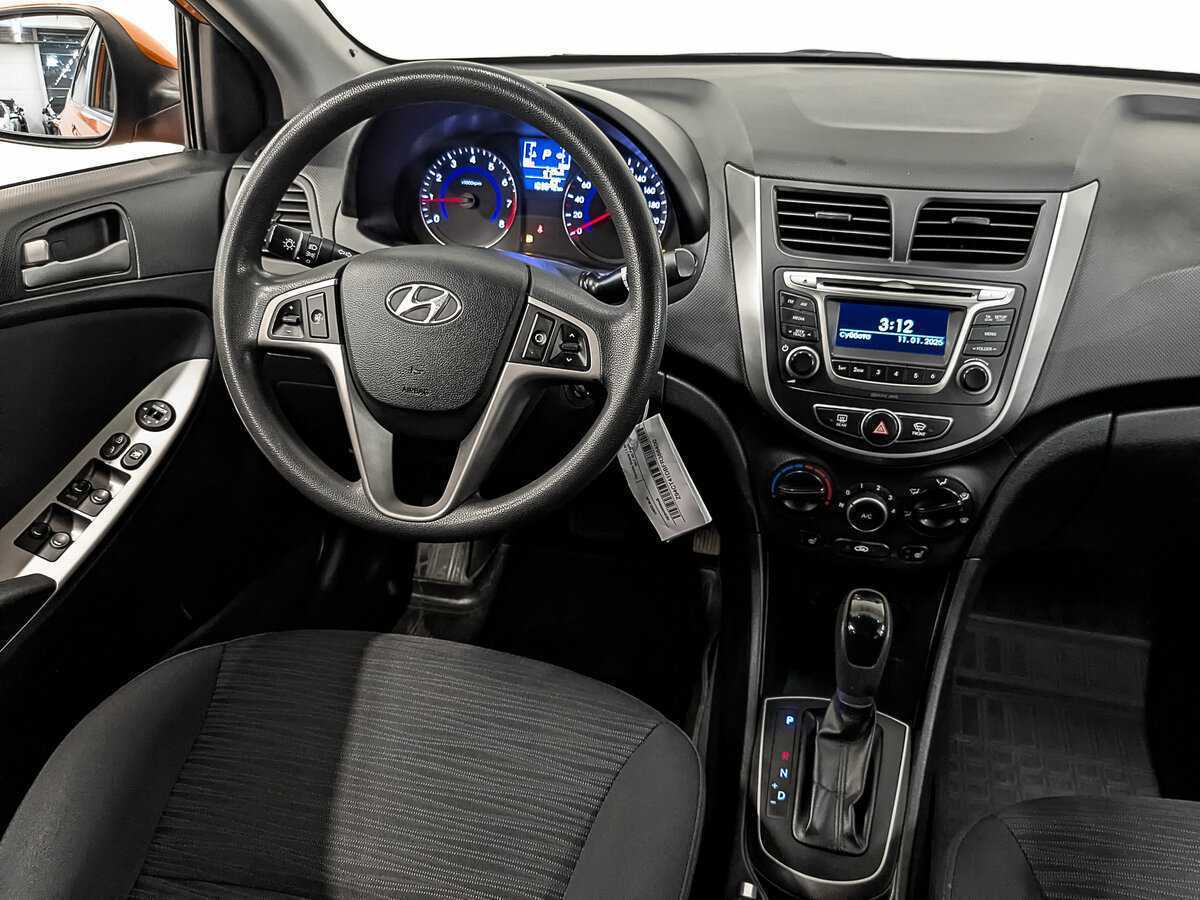 Hyundai Solaris с пробегом — 2015 год. Фото: #22