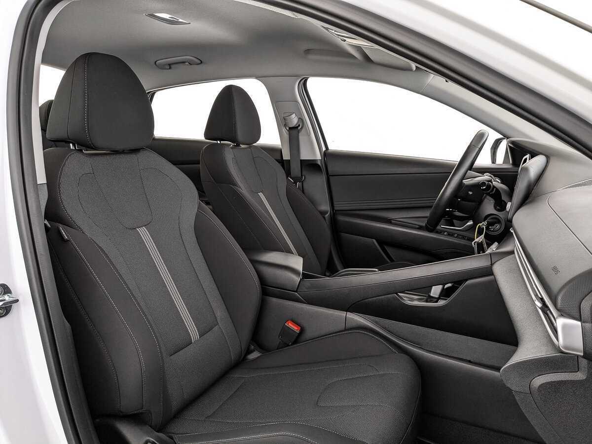 Hyundai Elantra с пробегом — 2022 год. Фото: #19