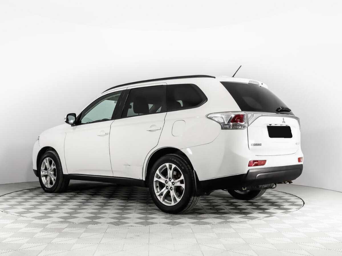 Mitsubishi Outlander с пробегом — 2014 год. Фото: #6