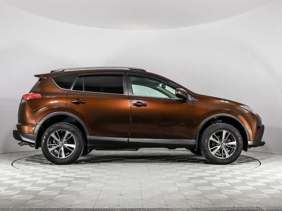 Toyota RAV4 с пробегом — 2017 год. Фото: #3