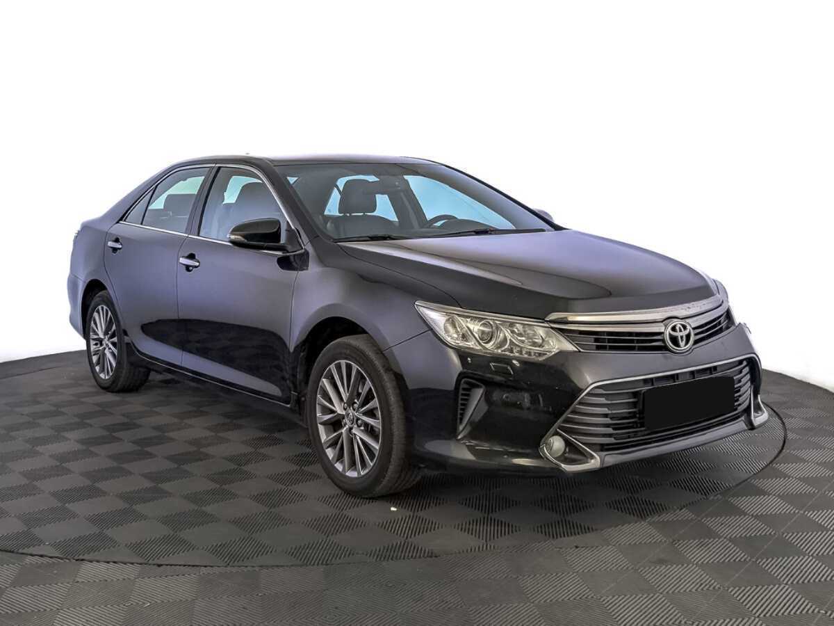 Toyota Camry с пробегом — 2017 год. Фото: #2