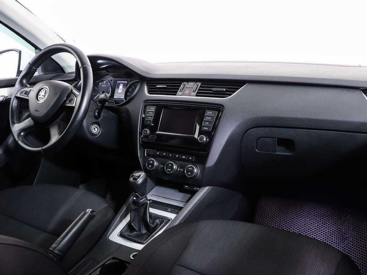 Skoda Octavia с пробегом — 2015 год. Фото: #6