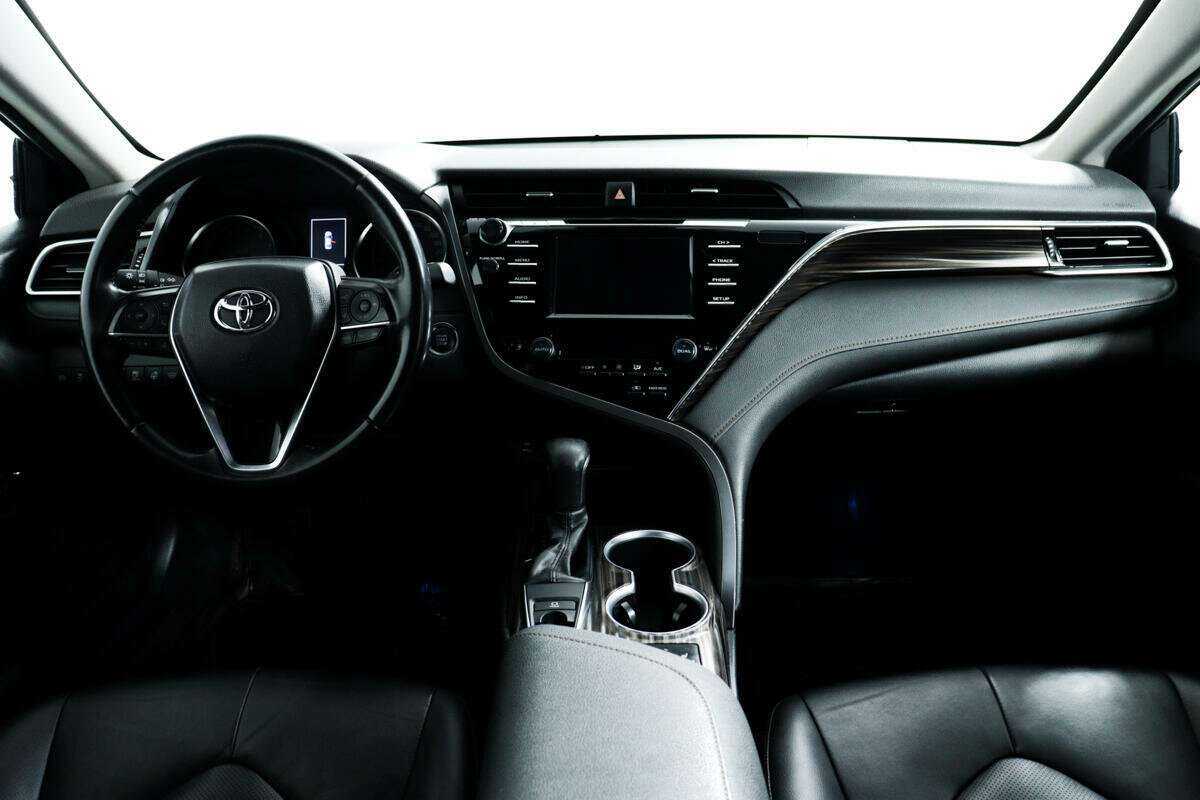 Toyota Camry с пробегом — 2020 год. Фото: #10