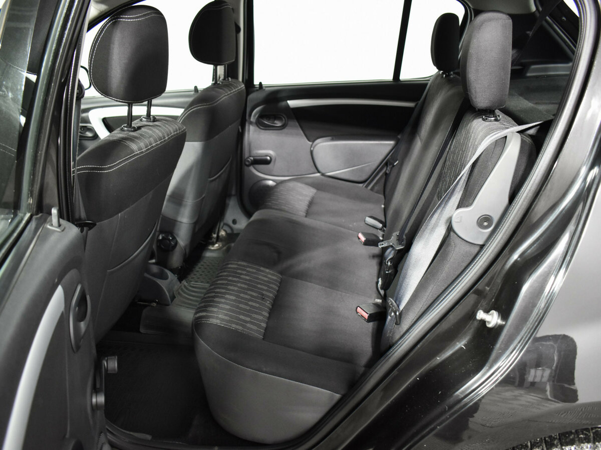 Renault Sandero с пробегом — 2014 год. Фото: #10