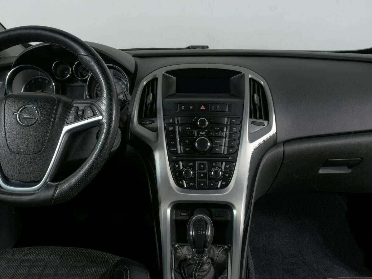 Opel Astra с пробегом — 2012 год. Фото: #9
