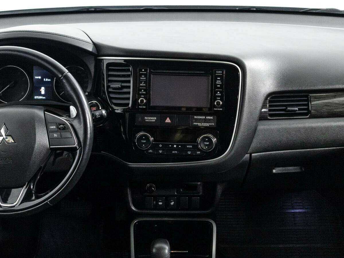 Mitsubishi Outlander с пробегом — 2017 год. Фото: #13