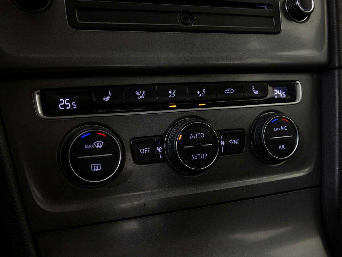 Volkswagen Golf с пробегом — 2013 год. Фото: #14