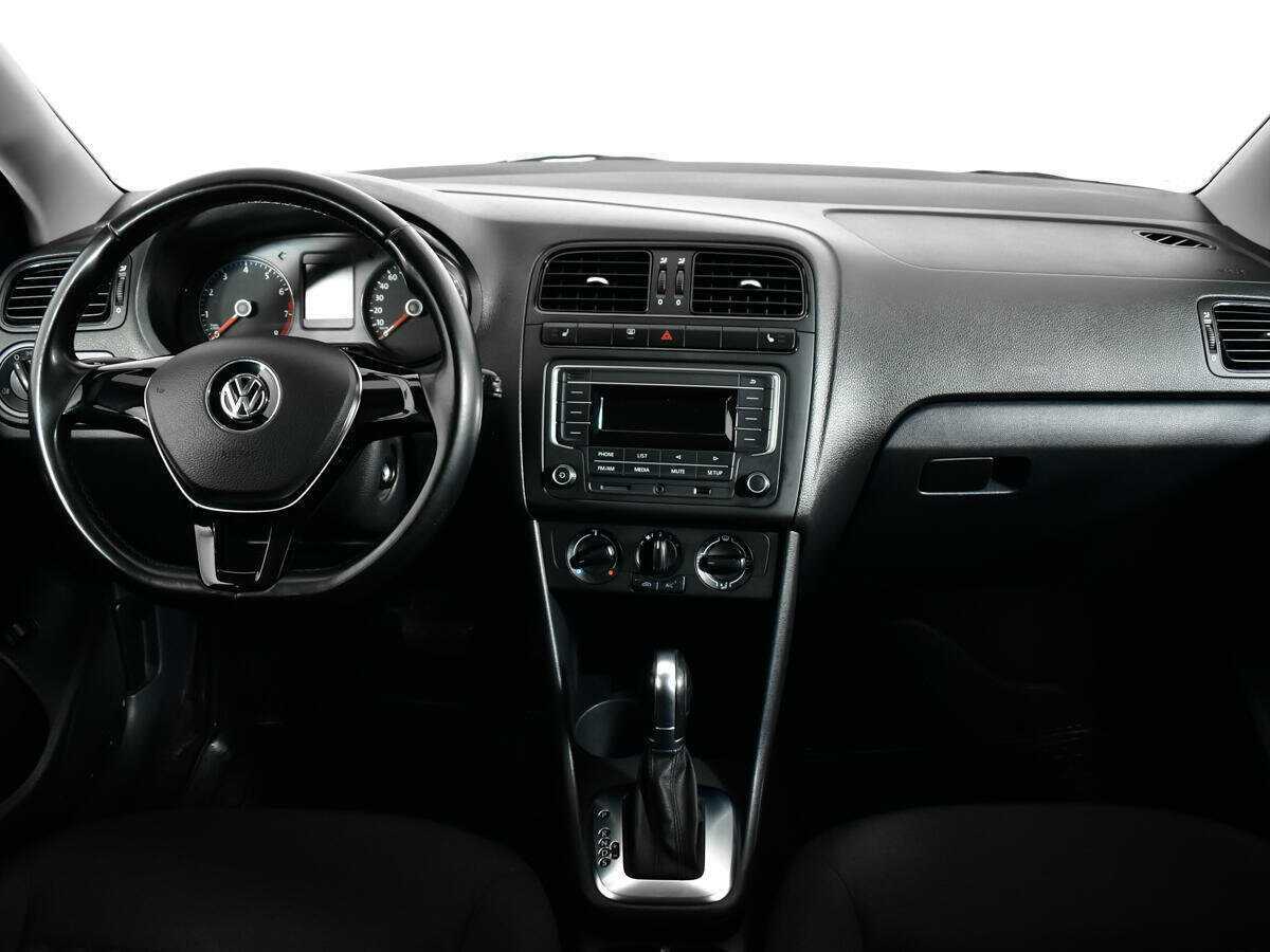 Volkswagen Polo с пробегом — 2015 год. Фото: #7