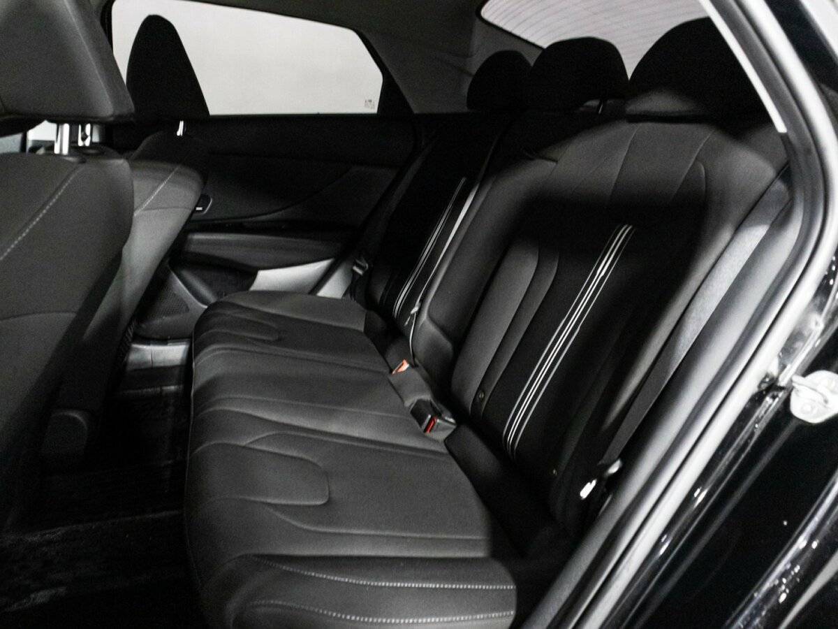 Hyundai Elantra с пробегом — 2021 год. Фото: #9