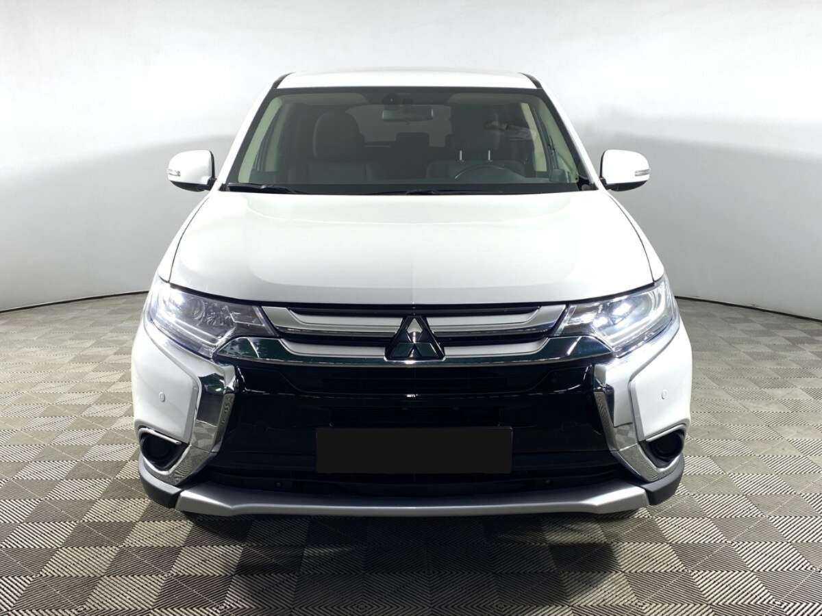 Mitsubishi Outlander с пробегом — 2017 год. Фото: #1