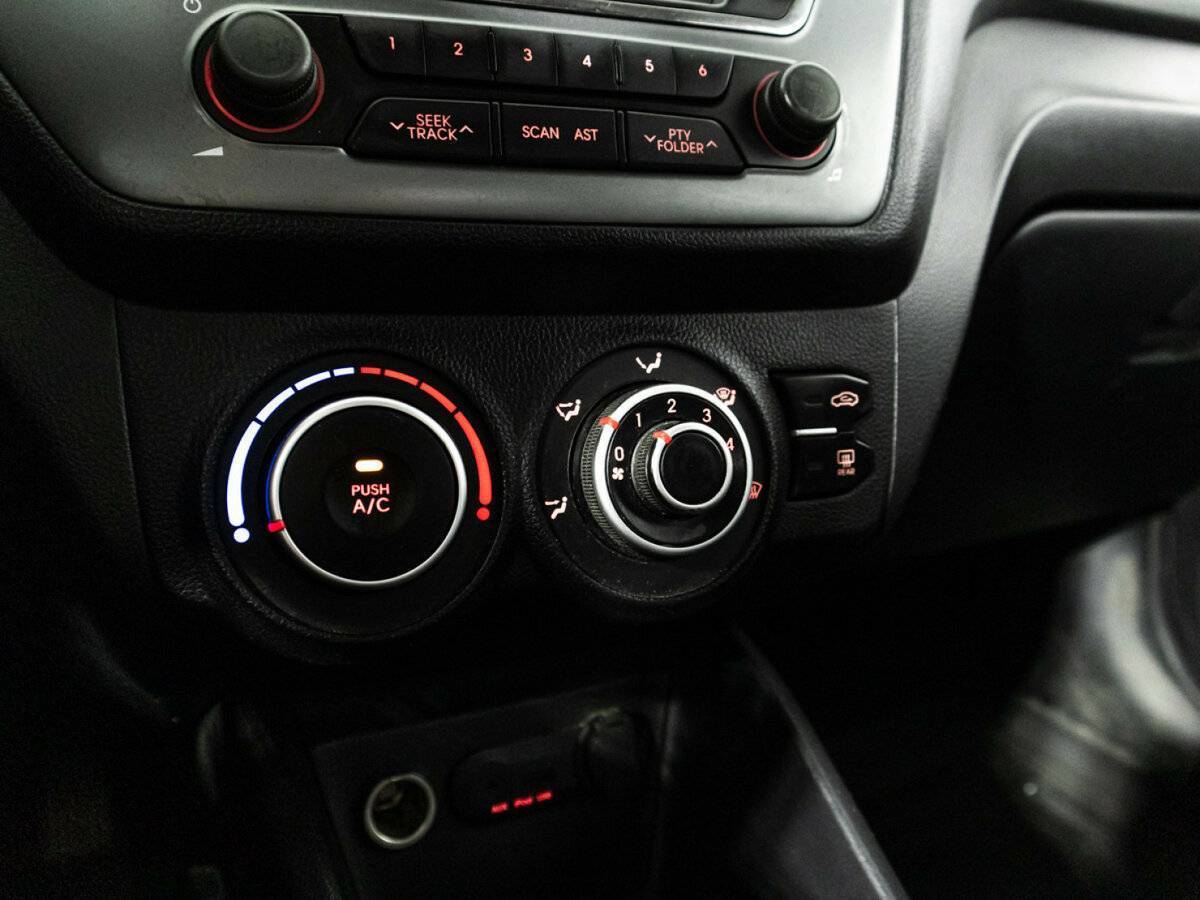 Kia Rio с пробегом — 2014 год. Фото: #14