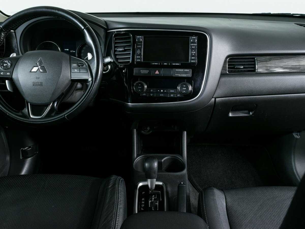 Mitsubishi Outlander с пробегом — 2015 год. Фото: #8