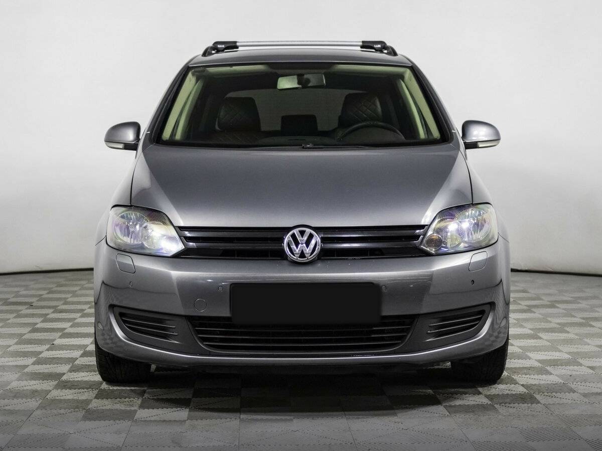 Volkswagen Golf Plus с пробегом — 2013 год. Фото: #1